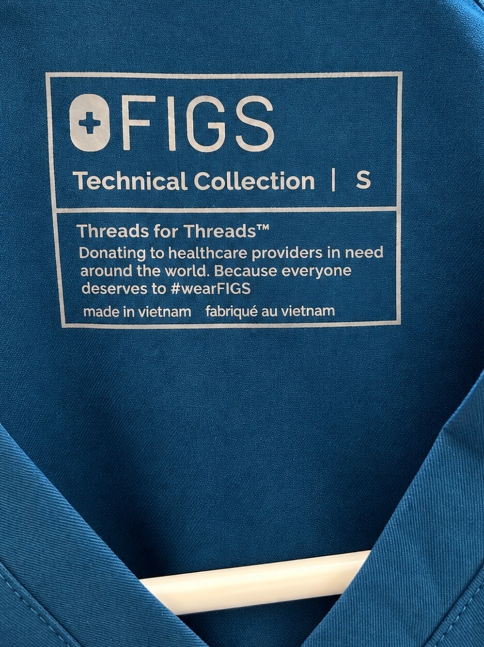 FIGS Technical Collection Teal Scrub Set Small Top Zamora Joggers - Picture 3 of 6